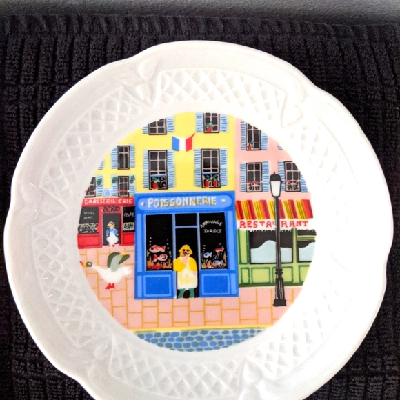 6 French Porcelain Appetizer Plates from France.  Cutting Board & Glass Lid. - Picture 5 of 12